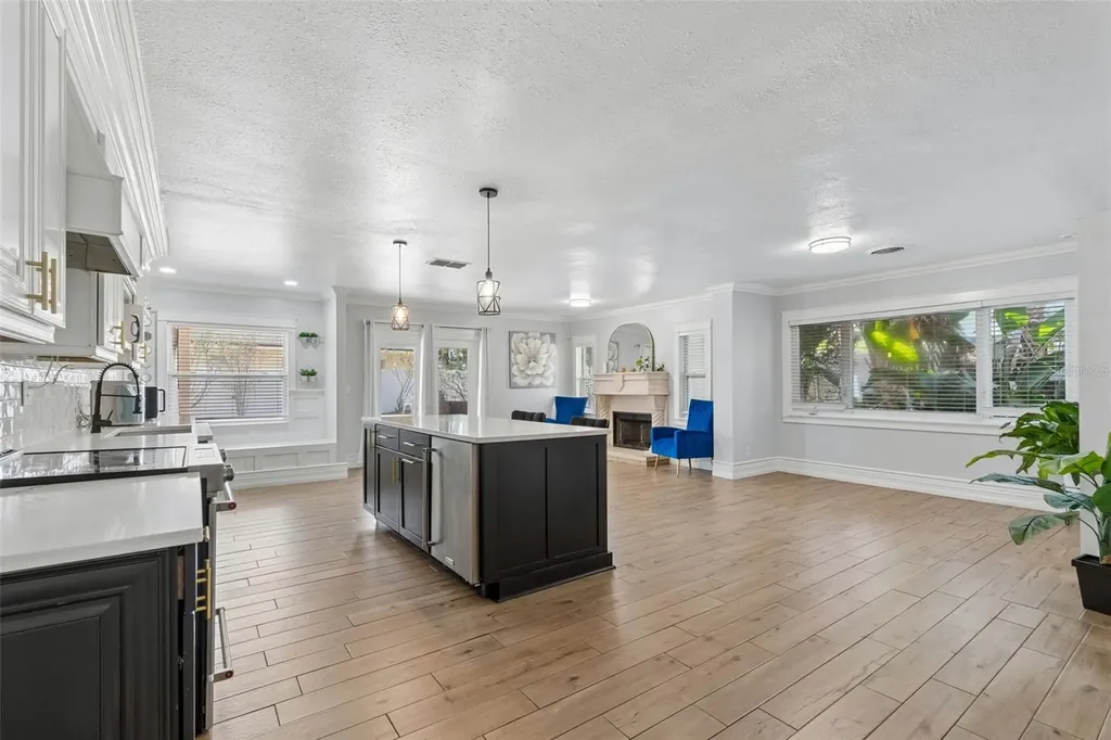 2790 Pinellas Point Drive S St Petersburg FL 33712