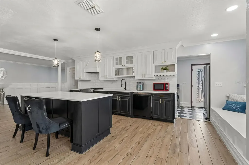 2790 Pinellas Point Drive S St Petersburg FL 33712