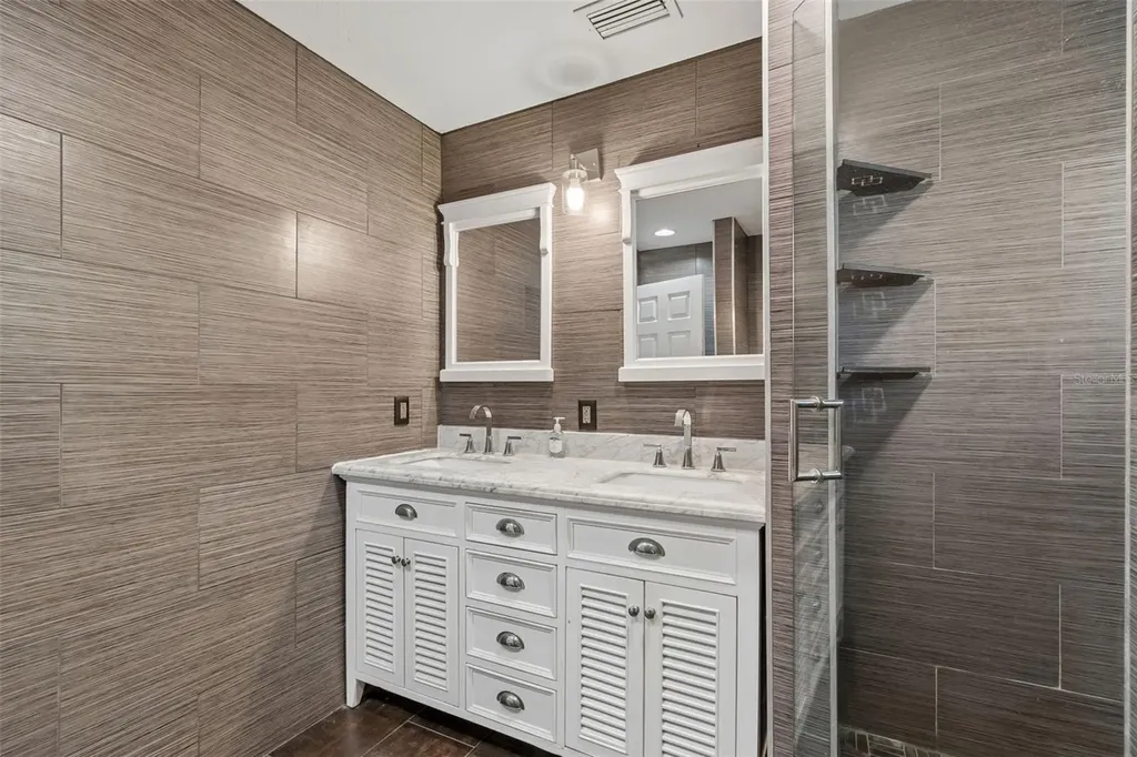 2790 Pinellas Point Drive S St Petersburg FL 33712