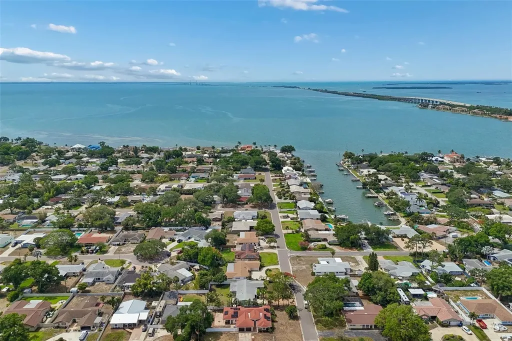 2790 Pinellas Point Drive S St Petersburg FL 33712