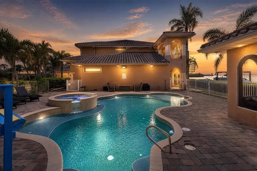 7 Cove View Court Cocoa Beach FL 32931