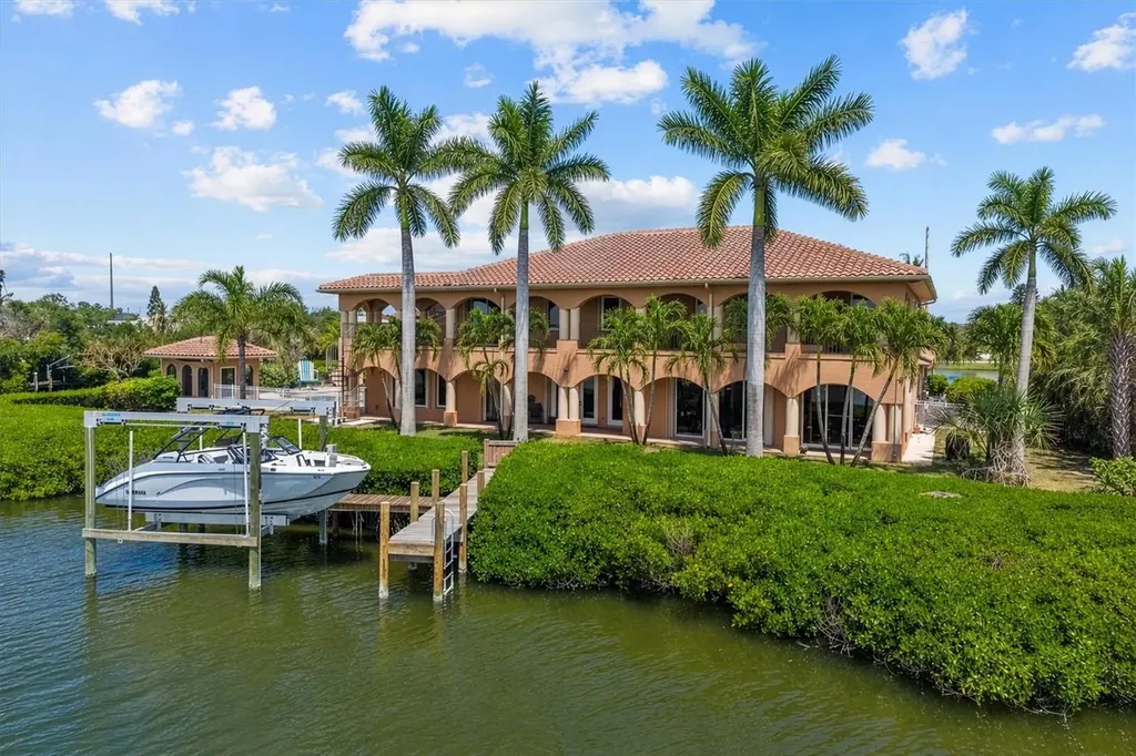7 Cove View Court Cocoa Beach FL 32931