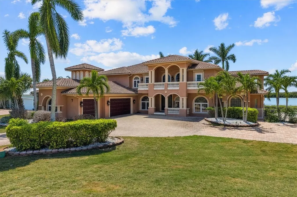 7 Cove View Court Cocoa Beach FL 32931