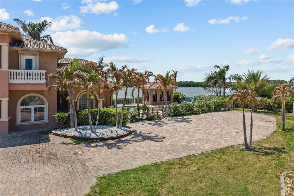 7 Cove View Court Cocoa Beach FL 32931