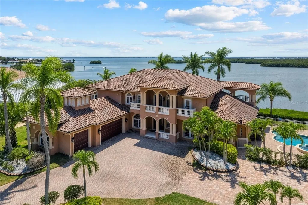 7 Cove View Court Cocoa Beach FL 32931