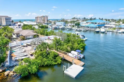 840 The Esplanade N Venice FL 34285