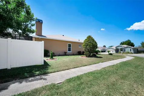 8202 Wild Oaks Circle Largo FL 33773