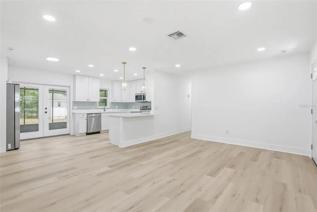6040 Knollwood Drive Ridge Manor FL 33523