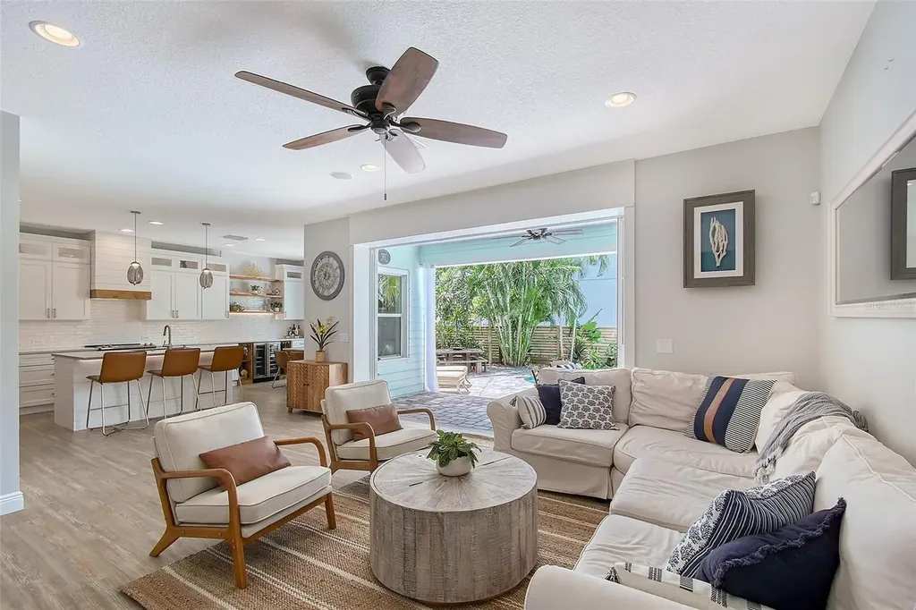 1738 Siesta Drive Sarasota FL 34239