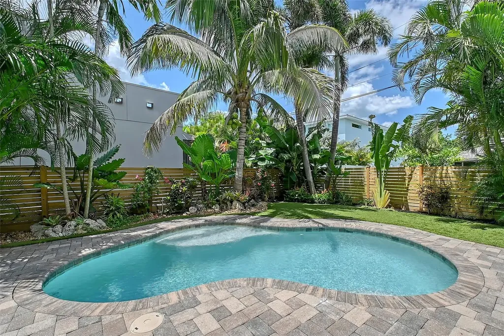 1738 Siesta Drive Sarasota FL 34239