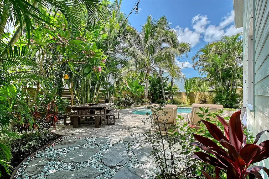 1738 Siesta Drive Sarasota FL 34239