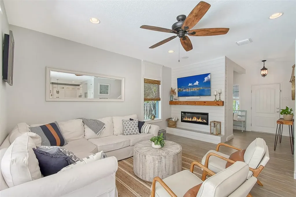 1738 Siesta Drive Sarasota FL 34239