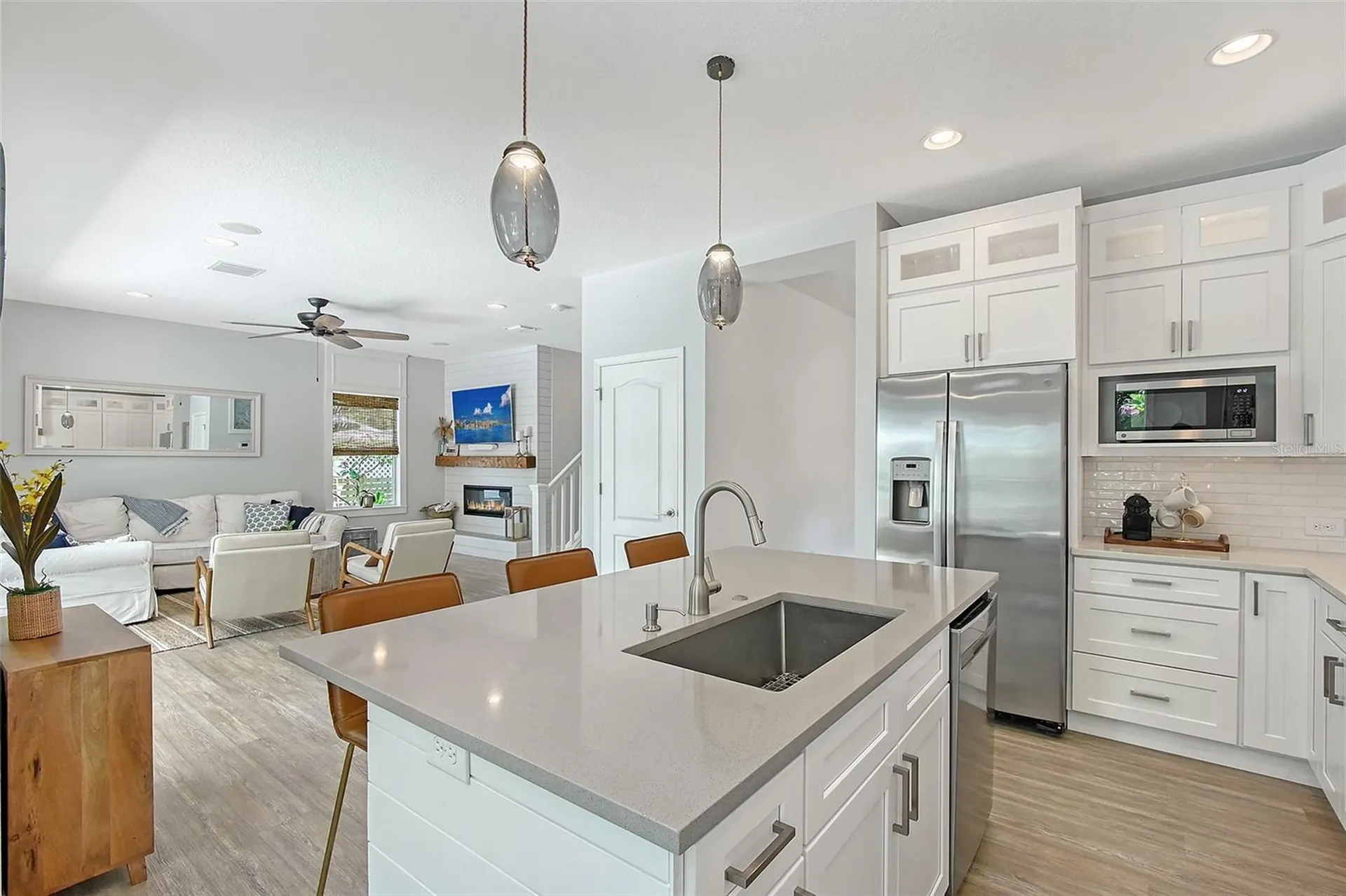 1738 Siesta Drive Sarasota FL 34239