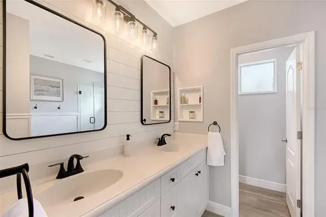 1738 Siesta Drive Sarasota FL 34239