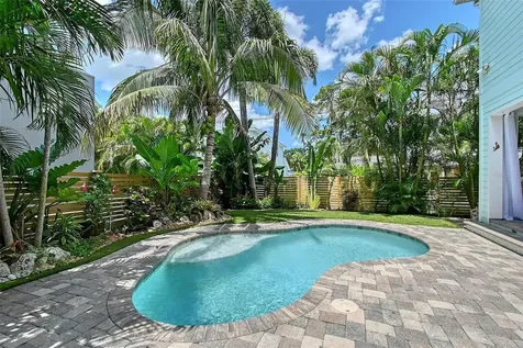 1738 Siesta Drive Sarasota FL 34239