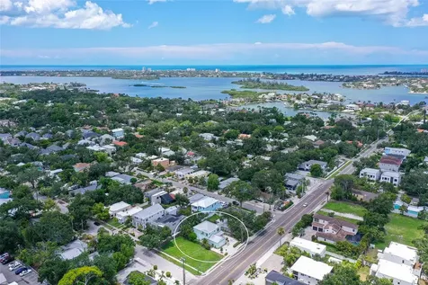 1738 Siesta Drive Sarasota FL 34239