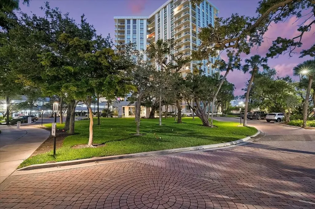 1111 N Gulfstream Avenue Sarasota FL 34236