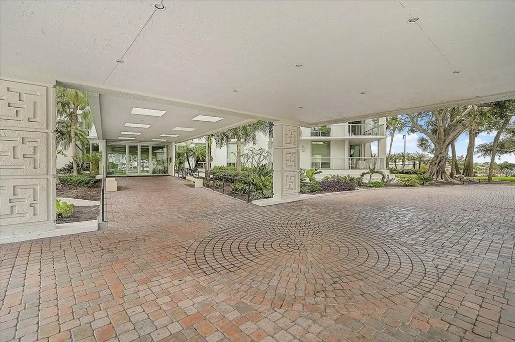 1111 N Gulfstream Avenue Sarasota FL 34236