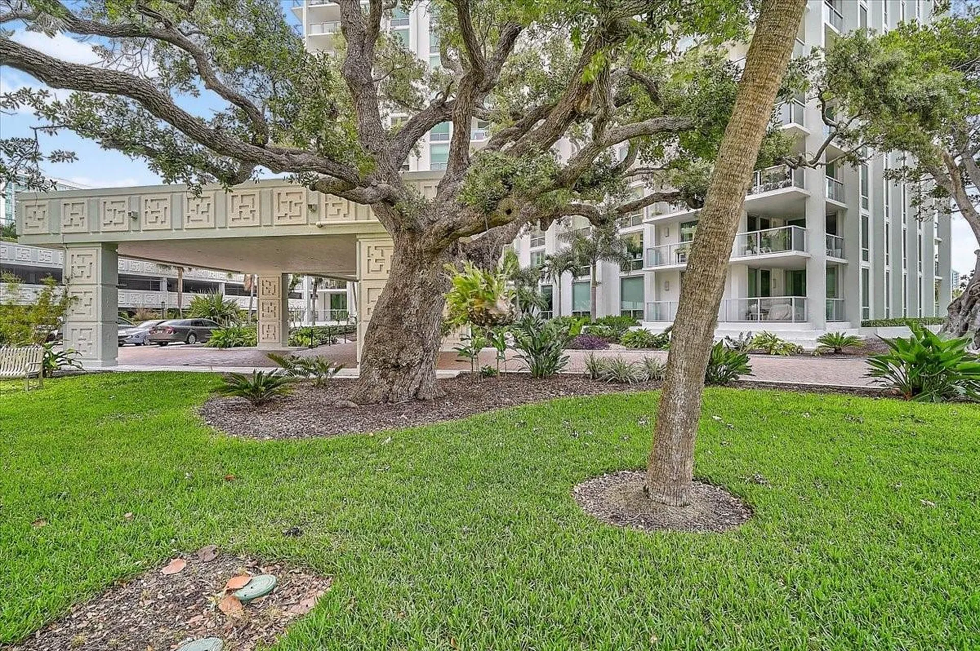 1111 N Gulfstream Avenue Sarasota FL 34236