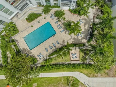 1111 N Gulfstream Avenue Sarasota FL 34236