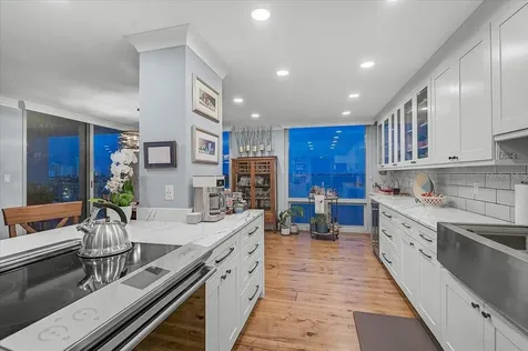 1111 N Gulfstream Avenue Sarasota FL 34236