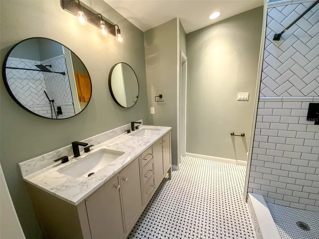 657 Broadway Dunedin FL 34698