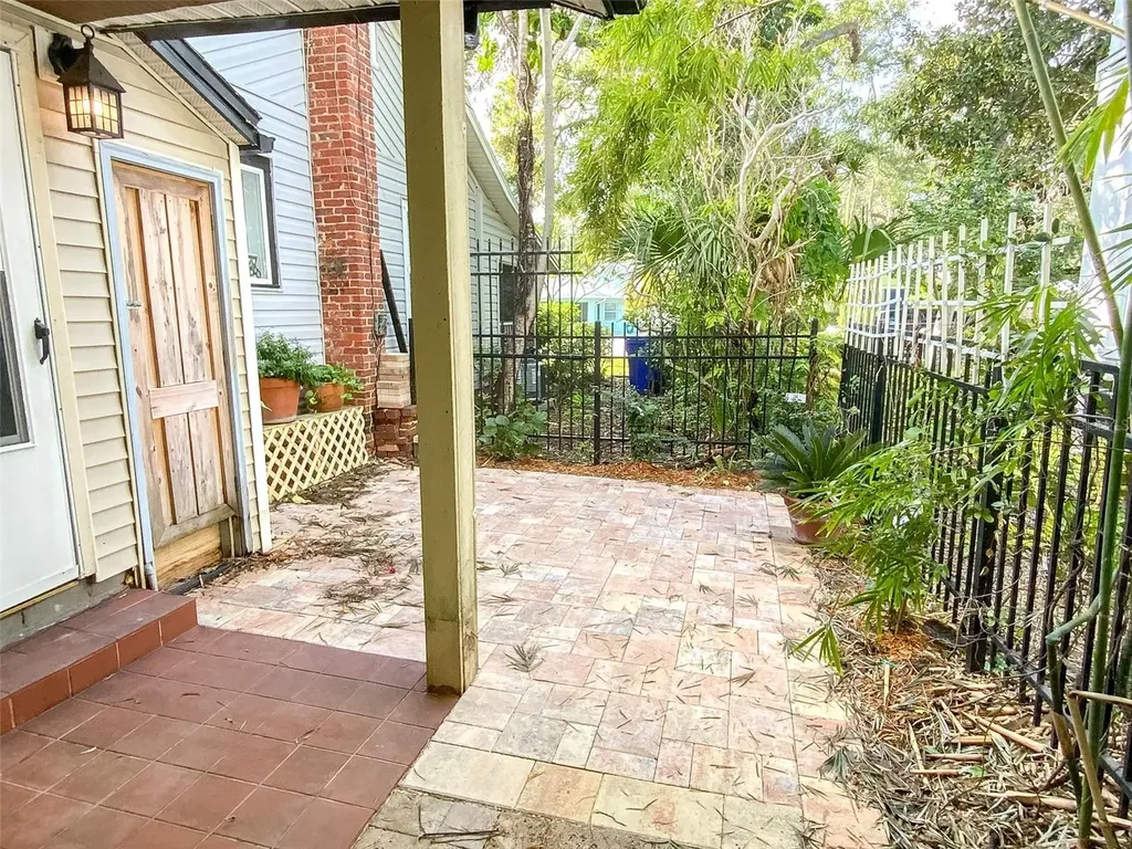 657 Broadway Dunedin FL 34698