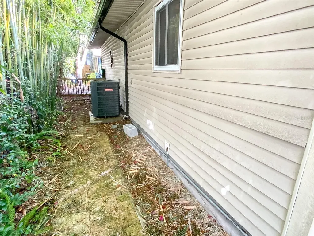 657 Broadway Dunedin FL 34698