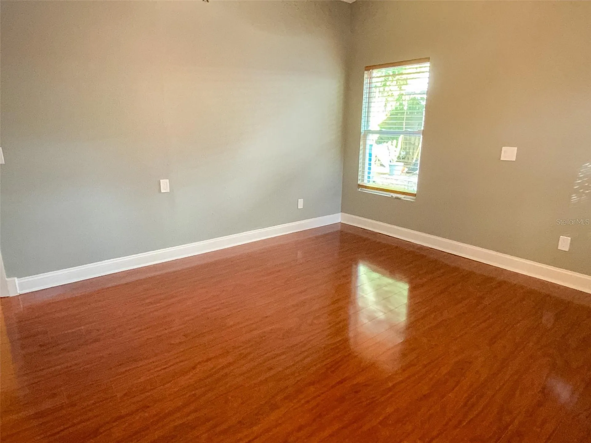 657 Broadway Dunedin FL 34698