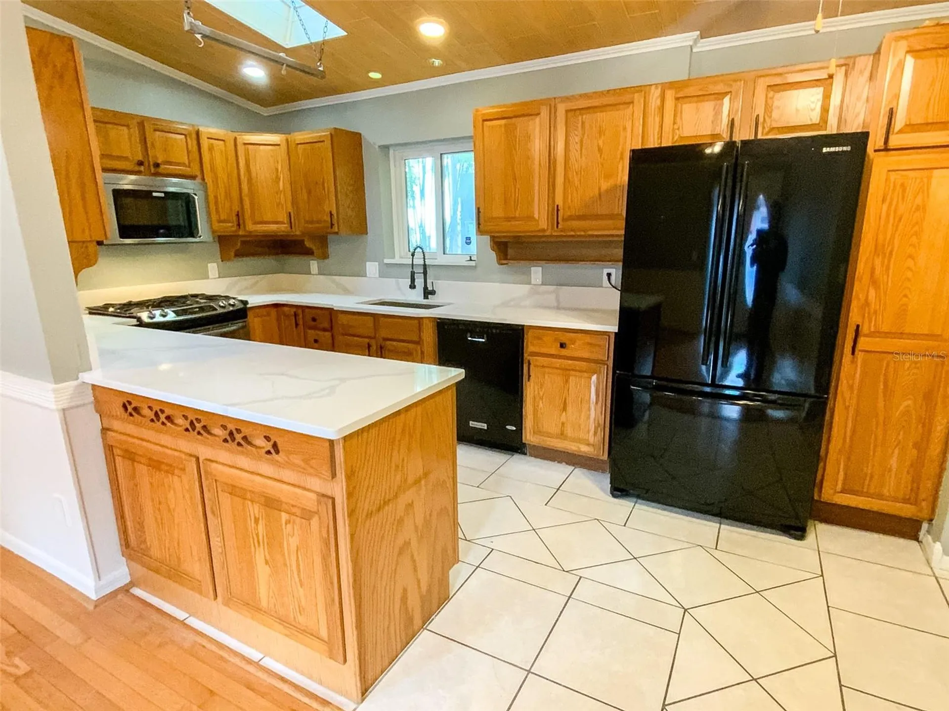 657 Broadway Dunedin FL 34698