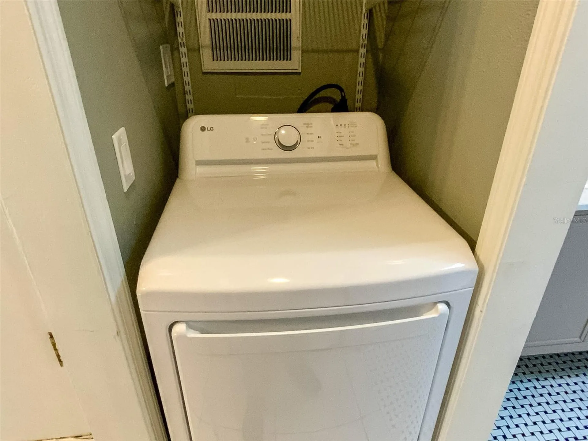 657 Broadway Dunedin FL 34698