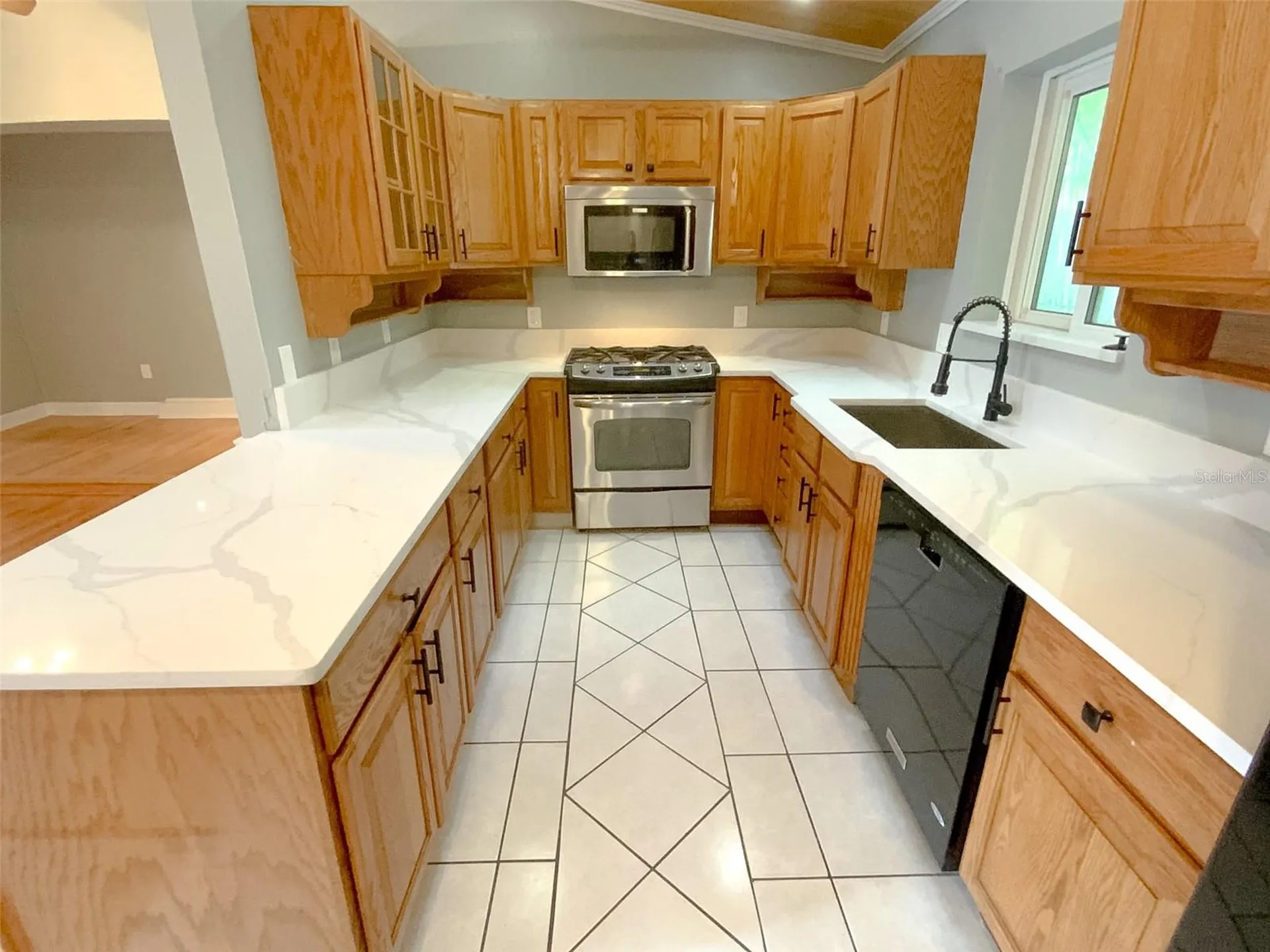 657 Broadway Dunedin FL 34698
