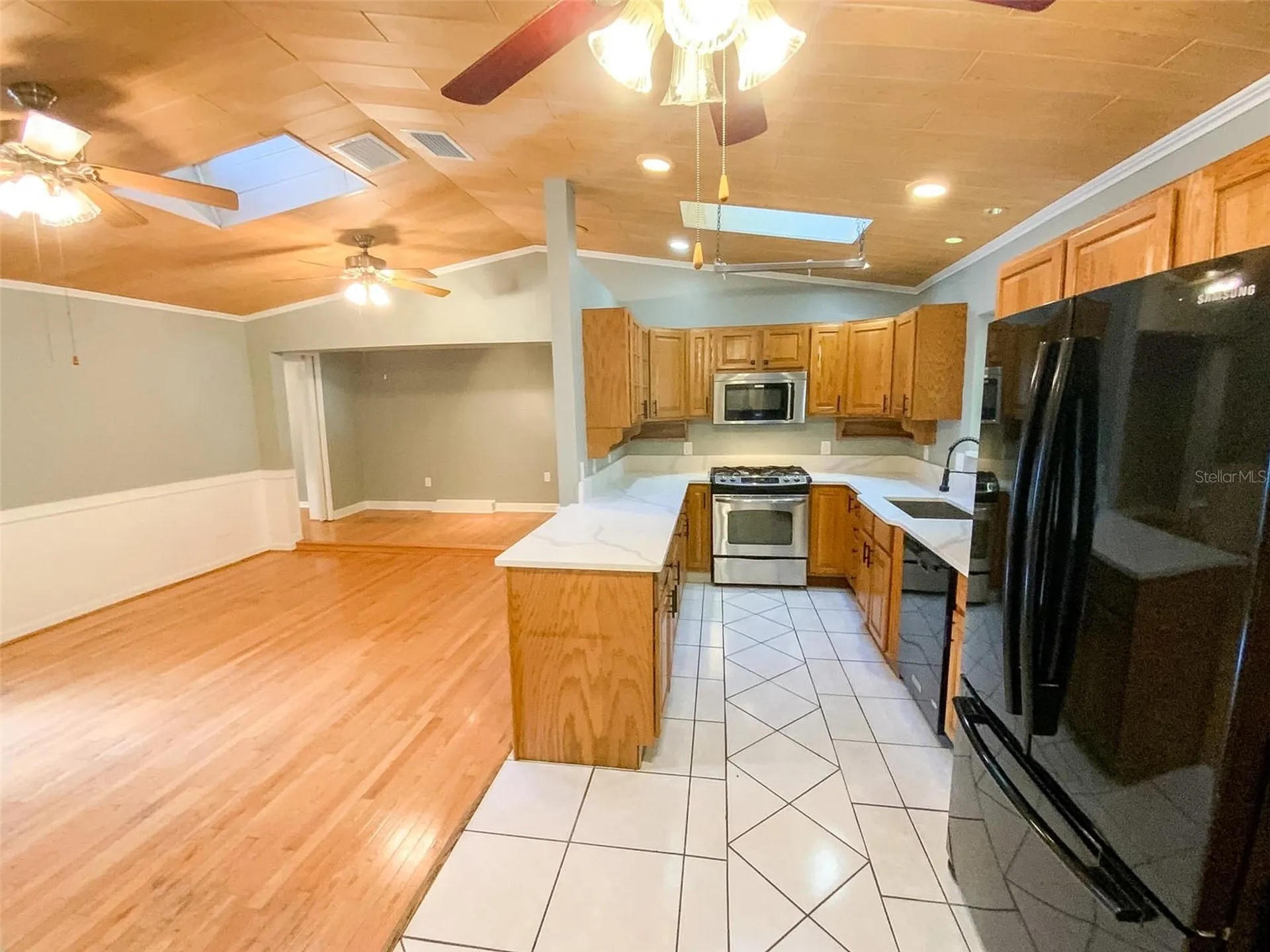 657 Broadway Dunedin FL 34698
