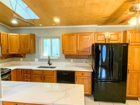 657 Broadway Dunedin FL 34698