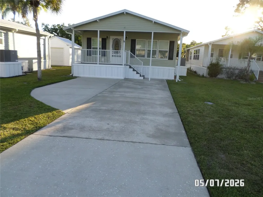35 W Appaloosa Trail River Ranch FL 33867
