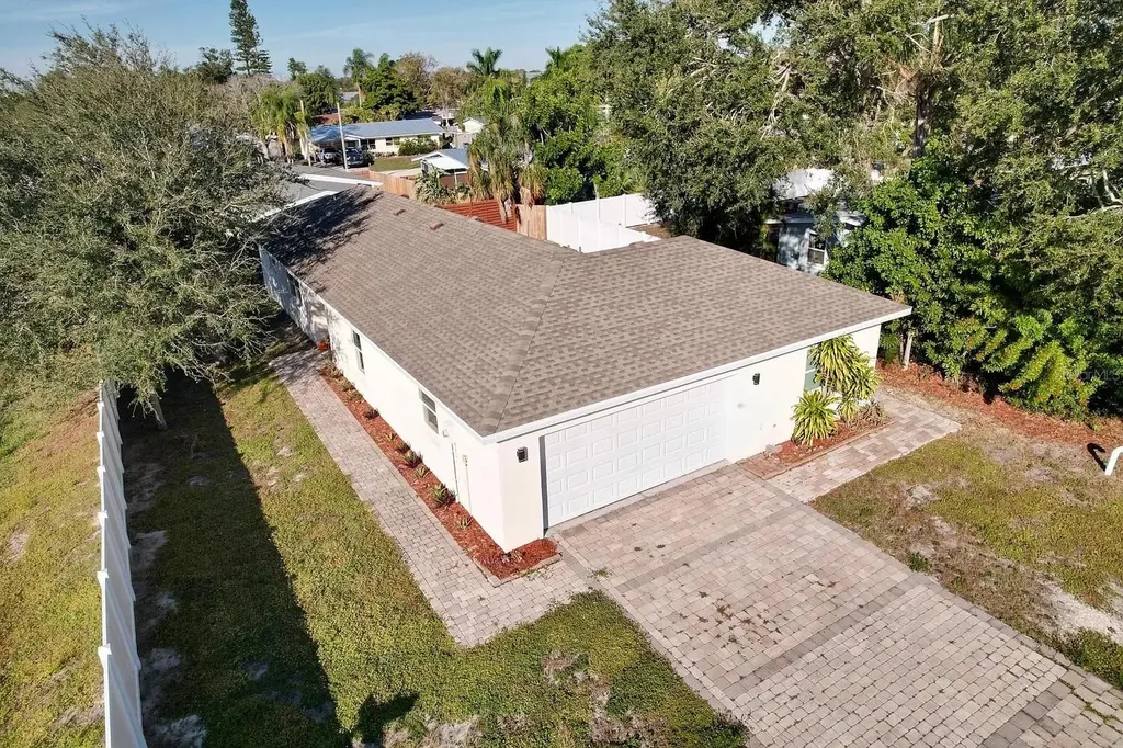 2011 Outer Drive Sarasota FL 34231