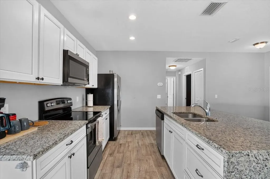2011 Outer Drive Sarasota FL 34231