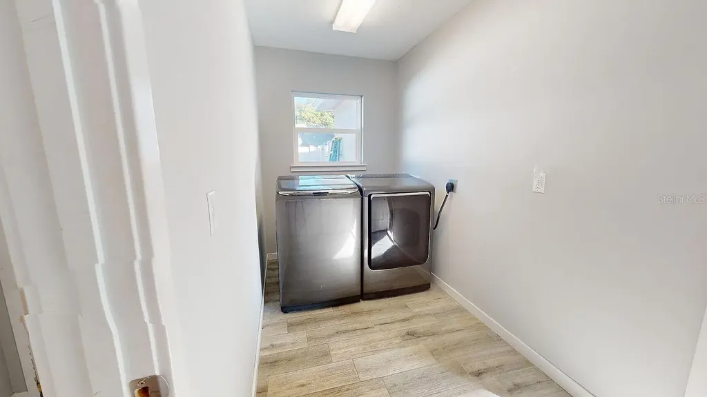 2011 Outer Drive Sarasota FL 34231