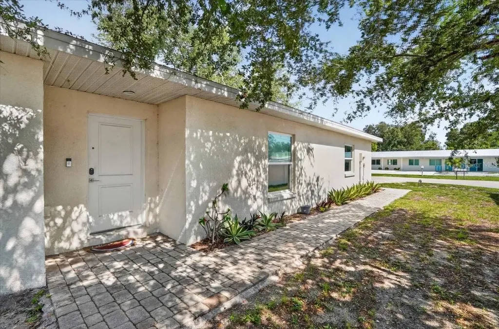 2011 Outer Drive Sarasota FL 34231