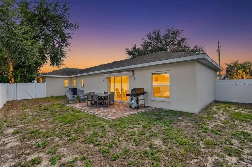 2011 Outer Drive Sarasota FL 34231