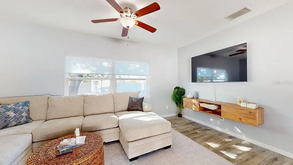2011 Outer Drive Sarasota FL 34231