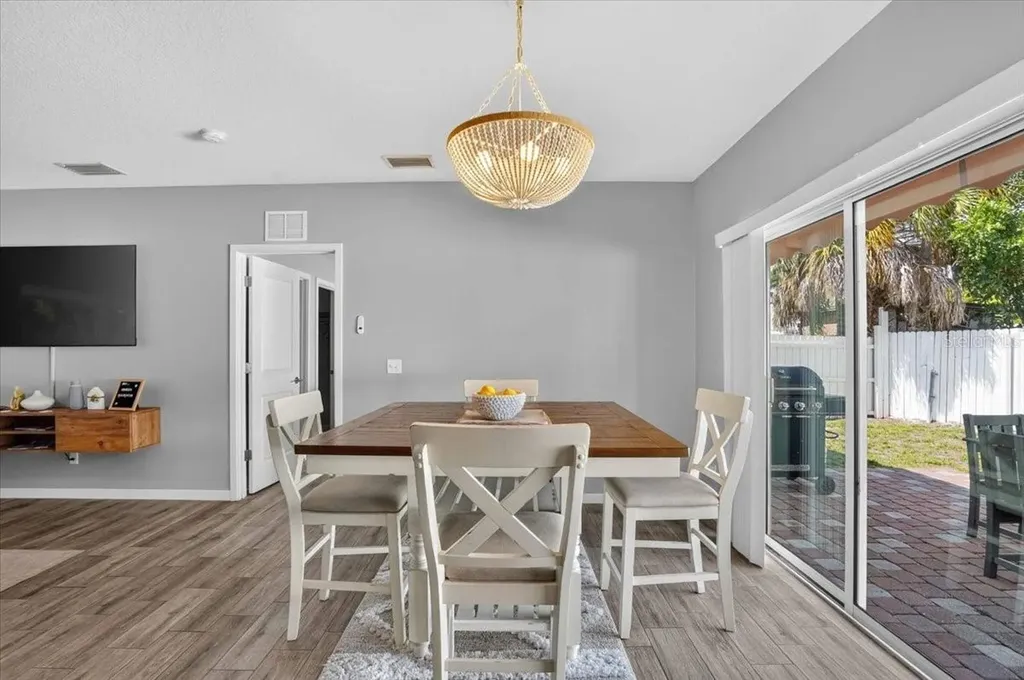 2011 Outer Drive Sarasota FL 34231