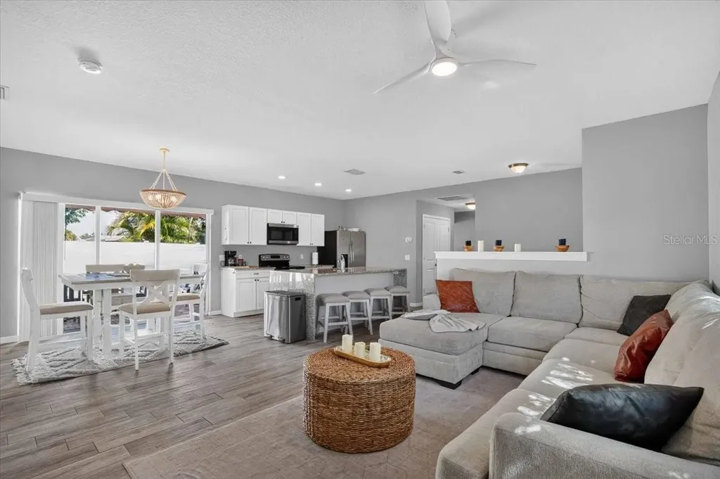 2011 Outer Drive Sarasota FL 34231