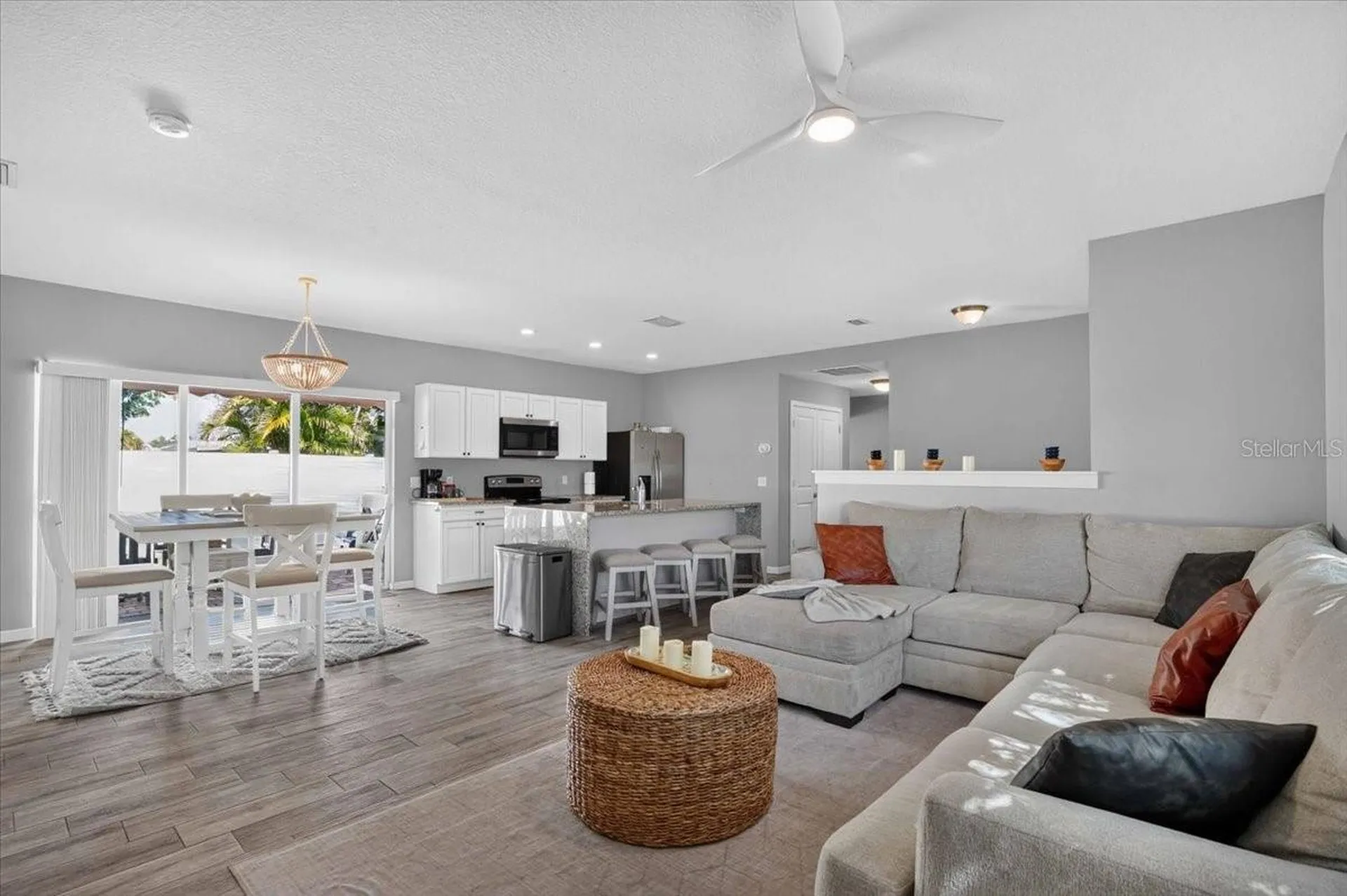 2011 Outer Drive Sarasota FL 34231