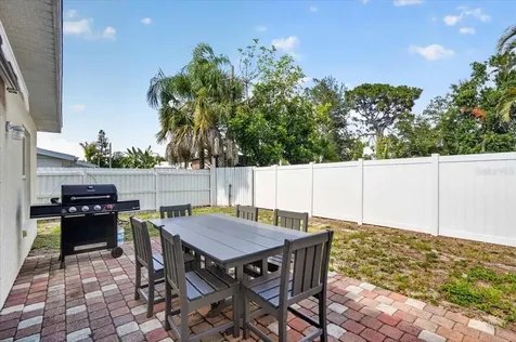 2011 Outer Drive Sarasota FL 34231
