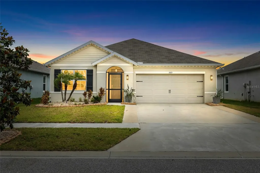 1523 Glen Grove Loop Wesley Chapel FL 33543