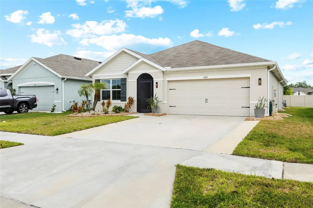 1523 Glen Grove Loop Wesley Chapel FL 33543