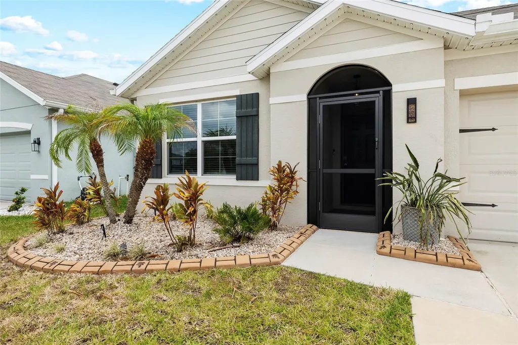 1523 Glen Grove Loop Wesley Chapel FL 33543