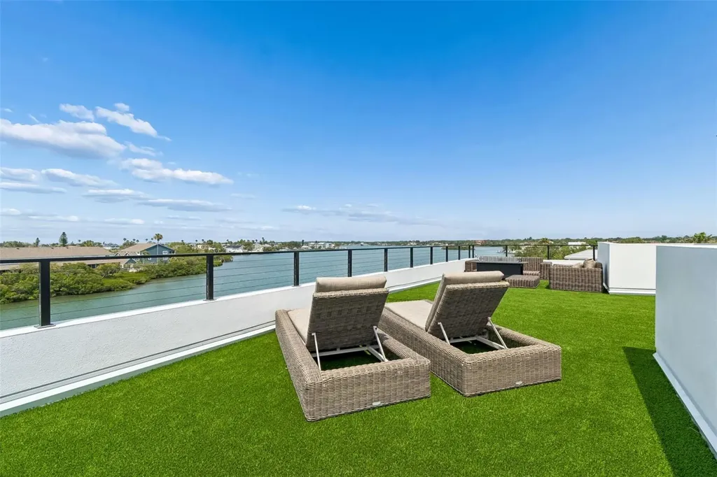 318 La Hacienda Drive Indian Rocks Beach FL 33785