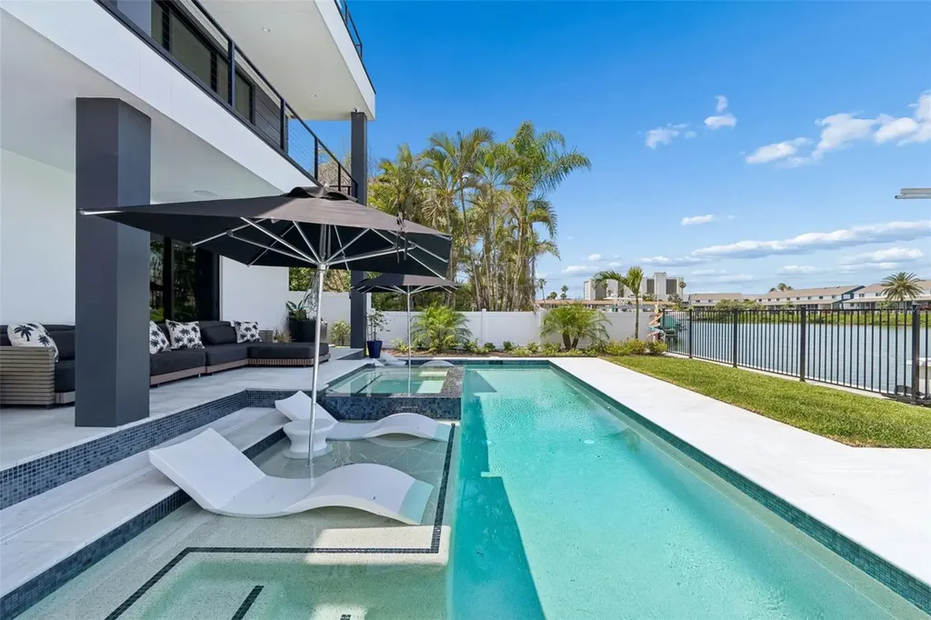318 La Hacienda Drive Indian Rocks Beach FL 33785